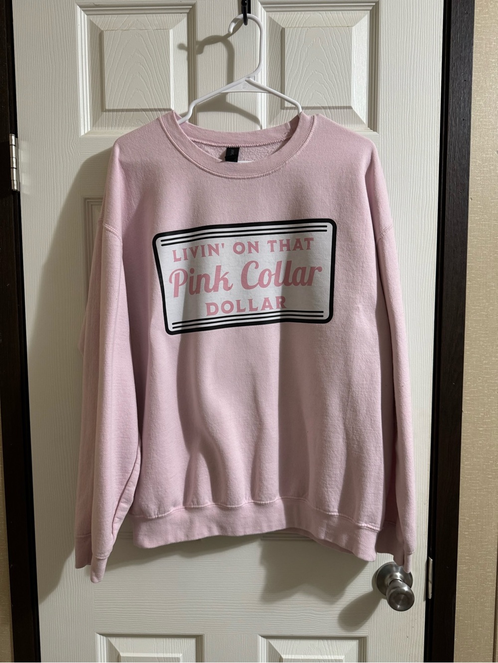 Livin on that pink Collar dollar Graphic Crewneck Sweatshirt